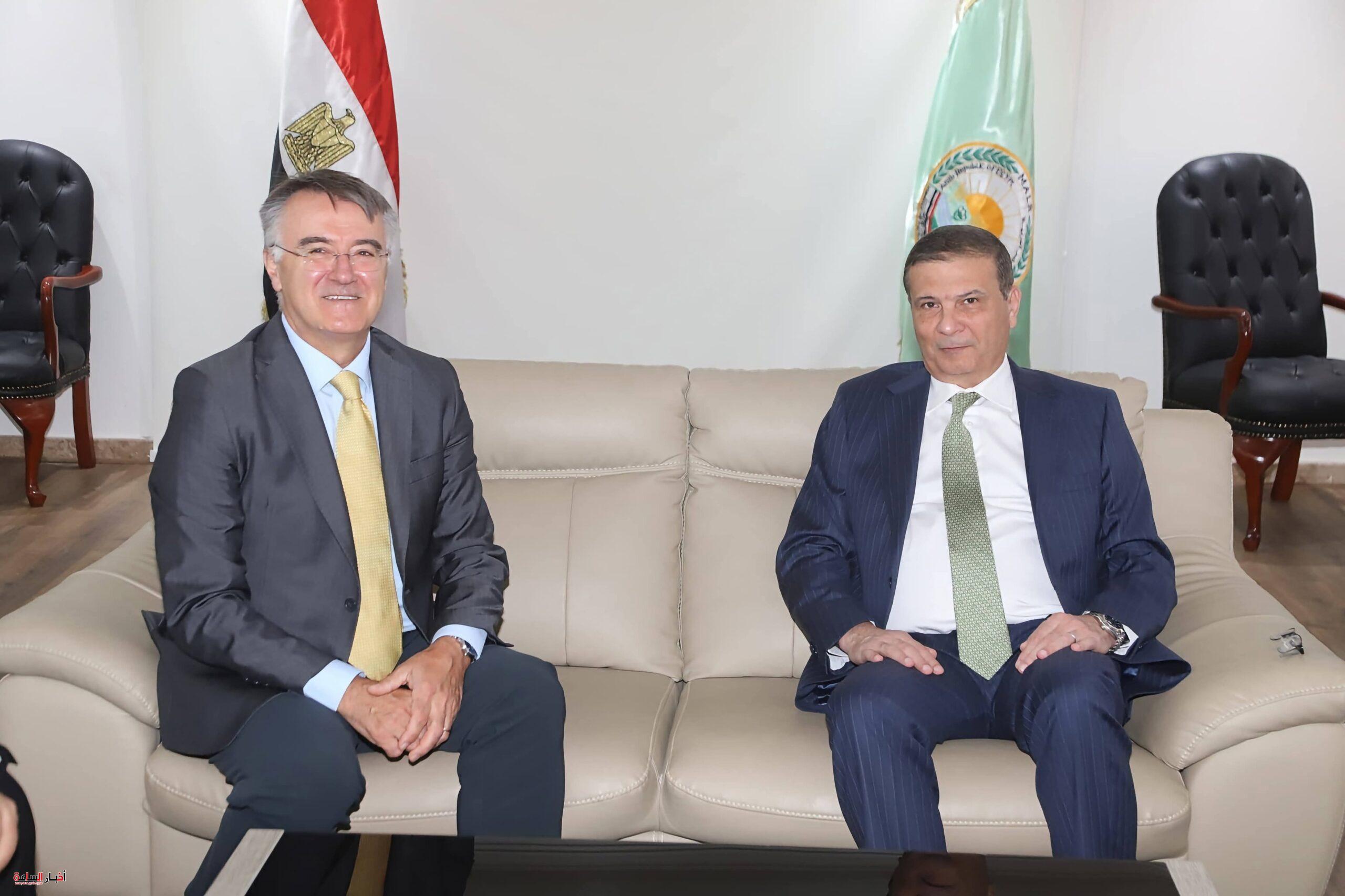 وزير الزراعة يبحث مع معهد “سيام باري” الإيطالي تعزيز الزراعة الذكية ودعم صغار المزارعين