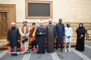 وزير الأوقاف يكرم 76 خريجًا من منحة المجلس الأعلى للشئون الإسلامية ويؤكد: أنتم سفراء الوسطية في أوطانكم 4 akhbarelsaa.com FZSCGPY9