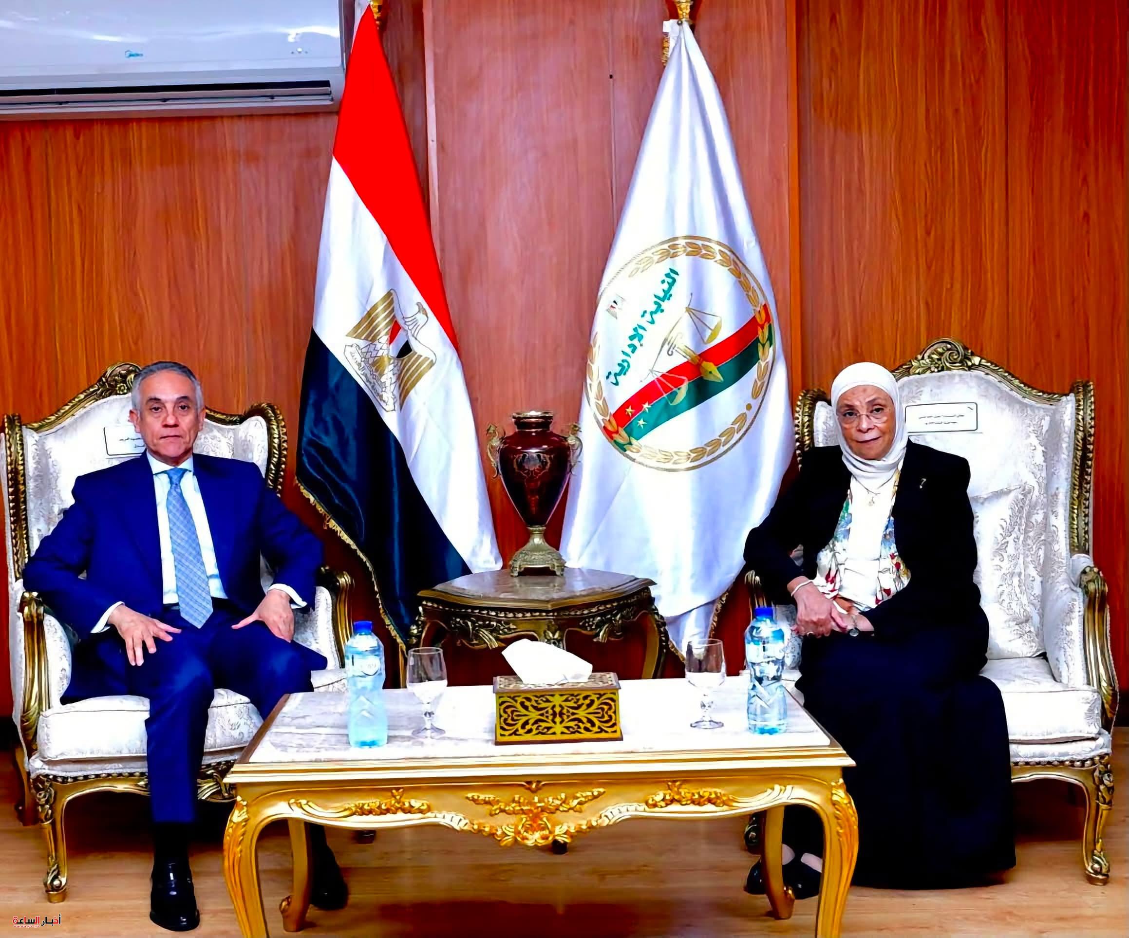 وزير العدل يهنئ المستشارة هدى أحمد عيسى بتوليها رئاسة هيئة النيابة الإدارية ويؤكد استمرار التعاون لتطوير منظومة العدالة