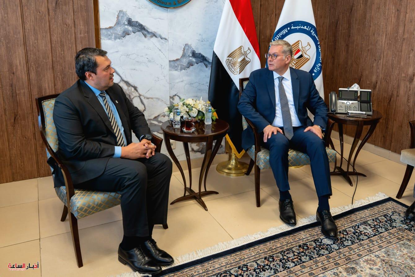 تعاون مصر والإمارات لتوظيف الذكاء الاصطناعي في تسريع الاكتشافات البترولية وخفض تكاليف الإنتاج 6 akhbarelsaa.com R1YUPXPX