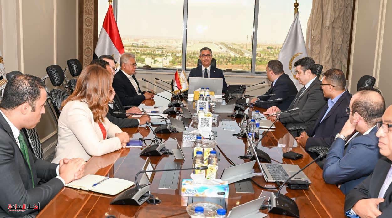 وزير التموين يبحث مع أورانج مصر التعاون لتنفيذ مشروع “كاري أون” وتسريع التحول الرقمي للمنافذ التموينية