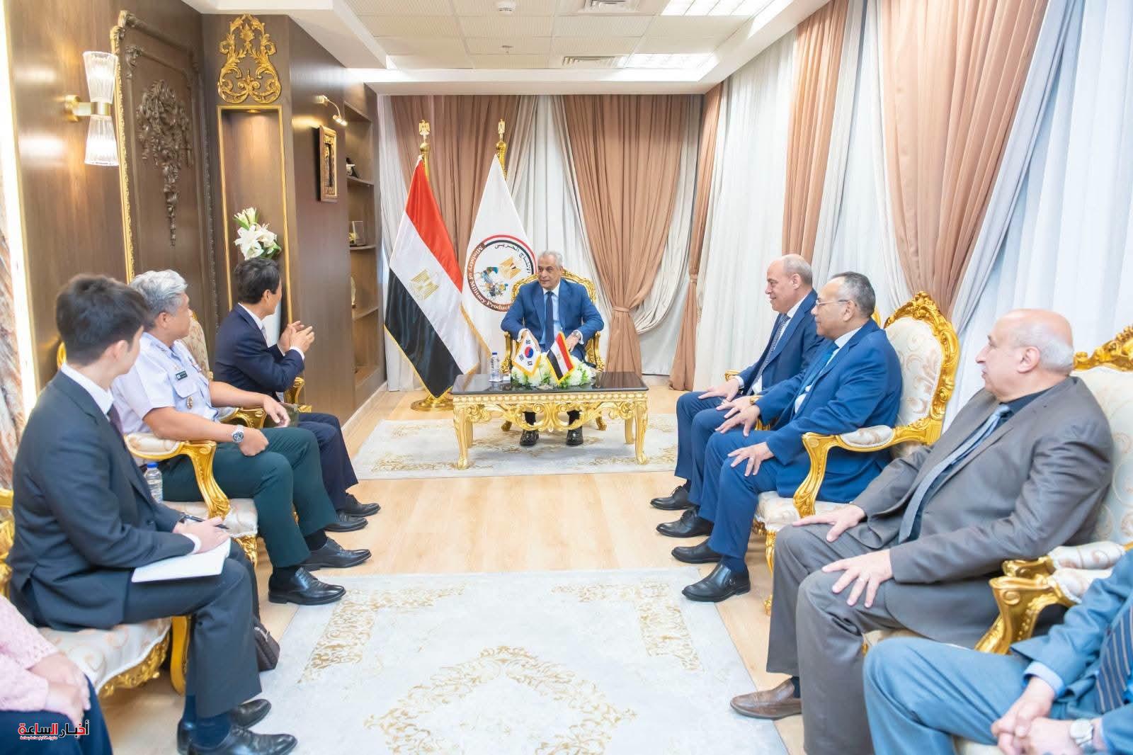 وزير الإنتاج الحربي يبحث مع سفير كوريا الجنوبية تعزيز الشراكة الصناعية وتوطين التكنولوجيا الحديثة