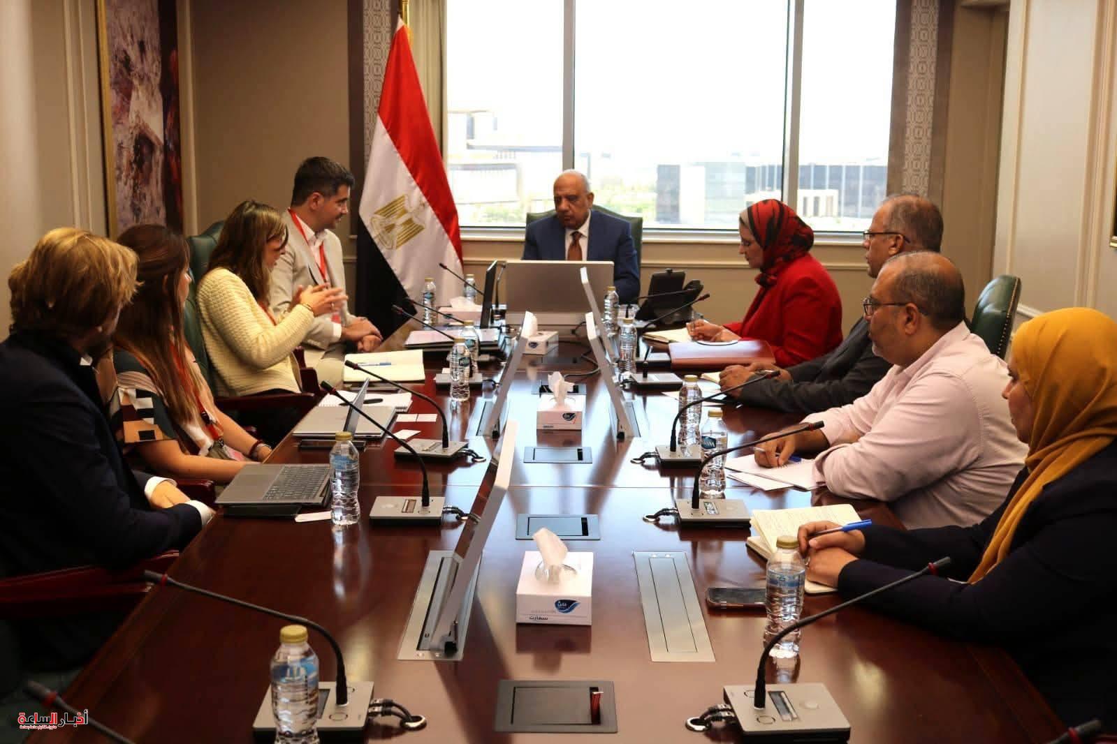 وزير الكهرباء يتابع تنفيذ مشروع الربط الكهربائي مع اليونان لتصدير 3000 ميجاوات إلى أوروبا