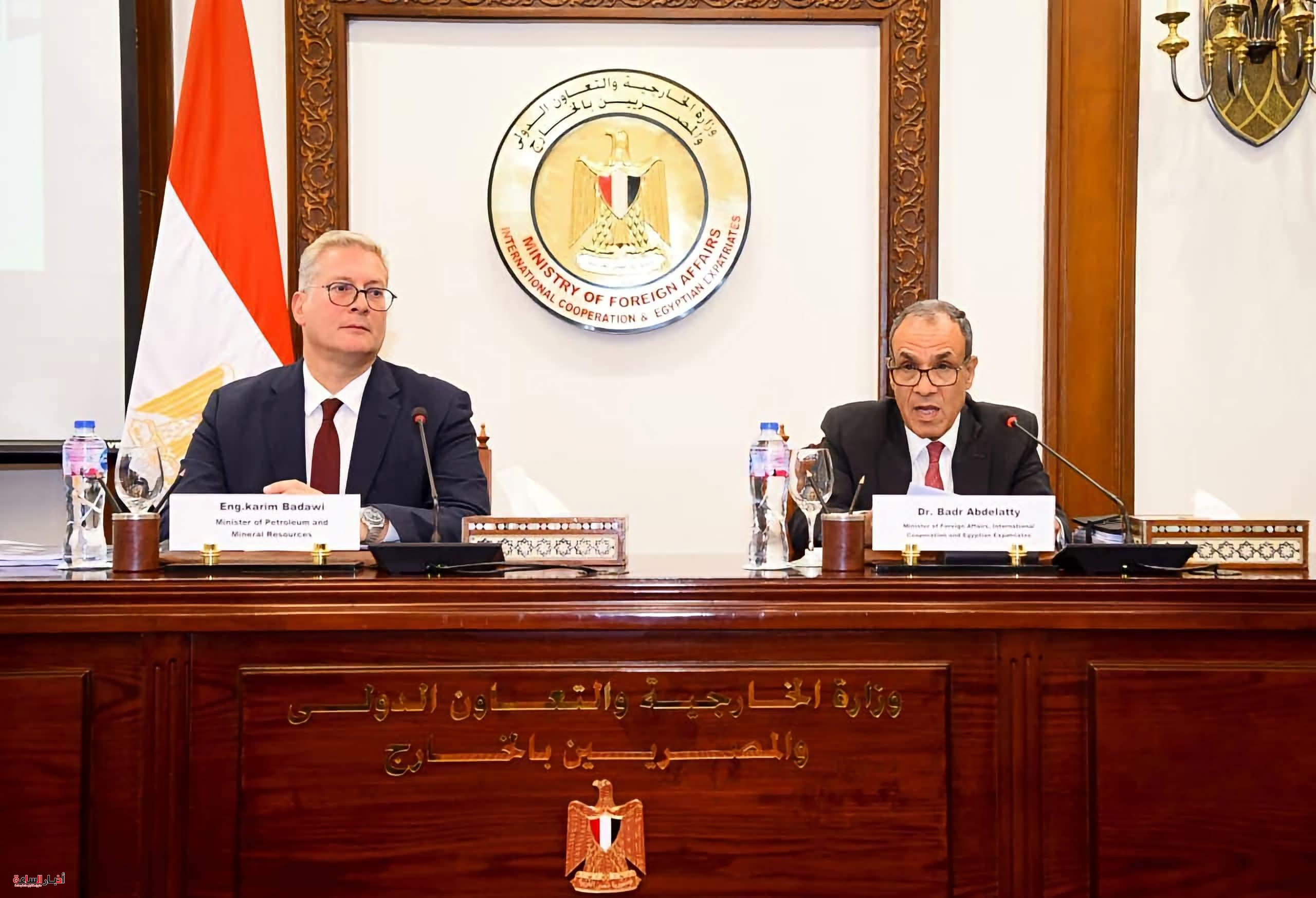 الخارجية والبترول تستعرضان أمام السفراء الأجانب فرص الاستثمار في قطاعي الطاقة والثروة المعدنية