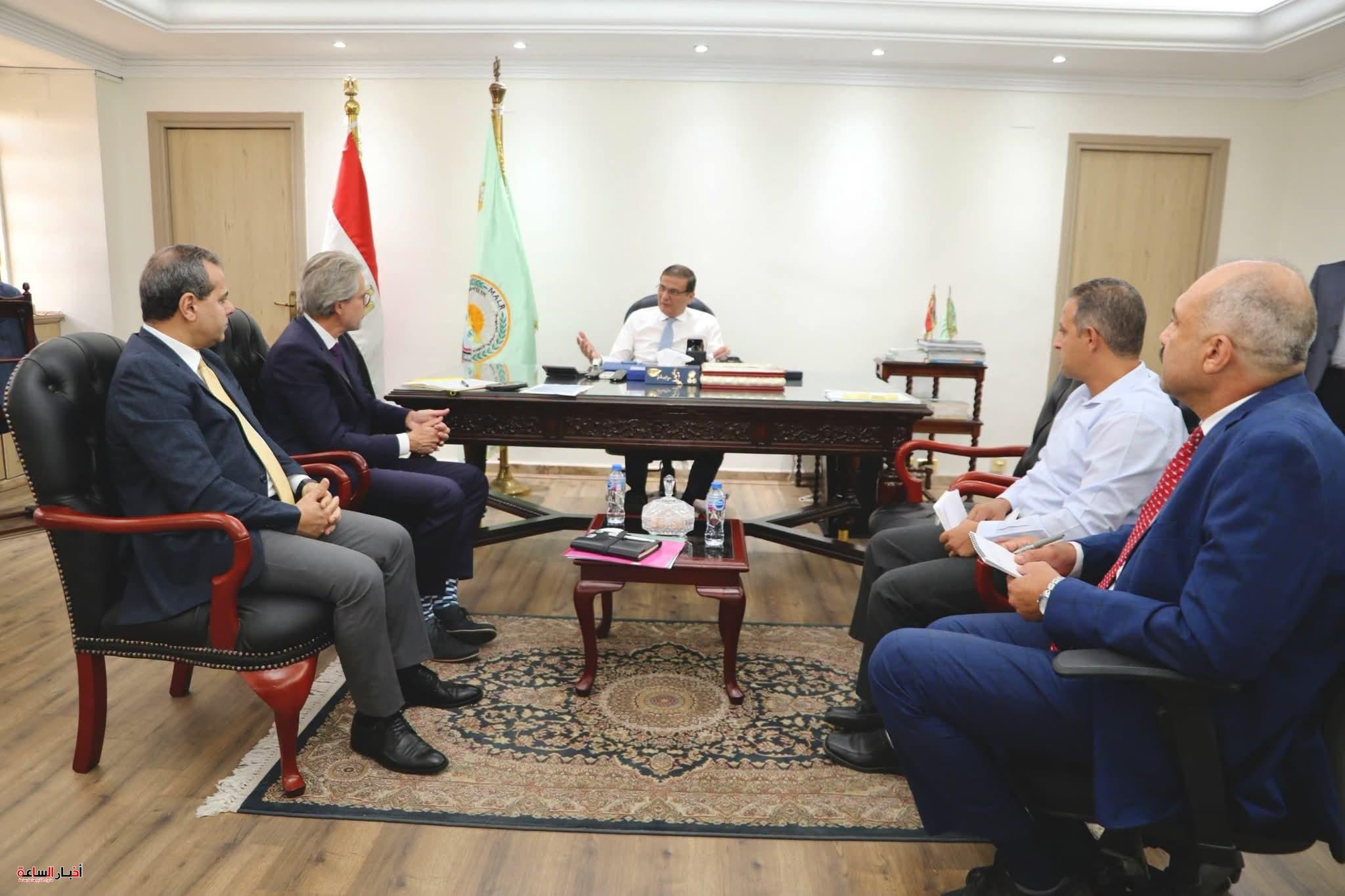 وزير الزراعة يبحث مع المستشار الزراعي الهولندي تعزيز الاستثمارات ونقل تكنولوجيا الري وتطوير التعاونيات