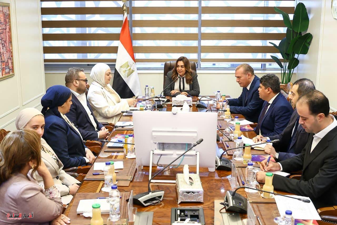 وزيرة التنمية المحلية والبيئة تبحث خطط مواجهة التغيرات المناخية في قنا وكفر الشيخ