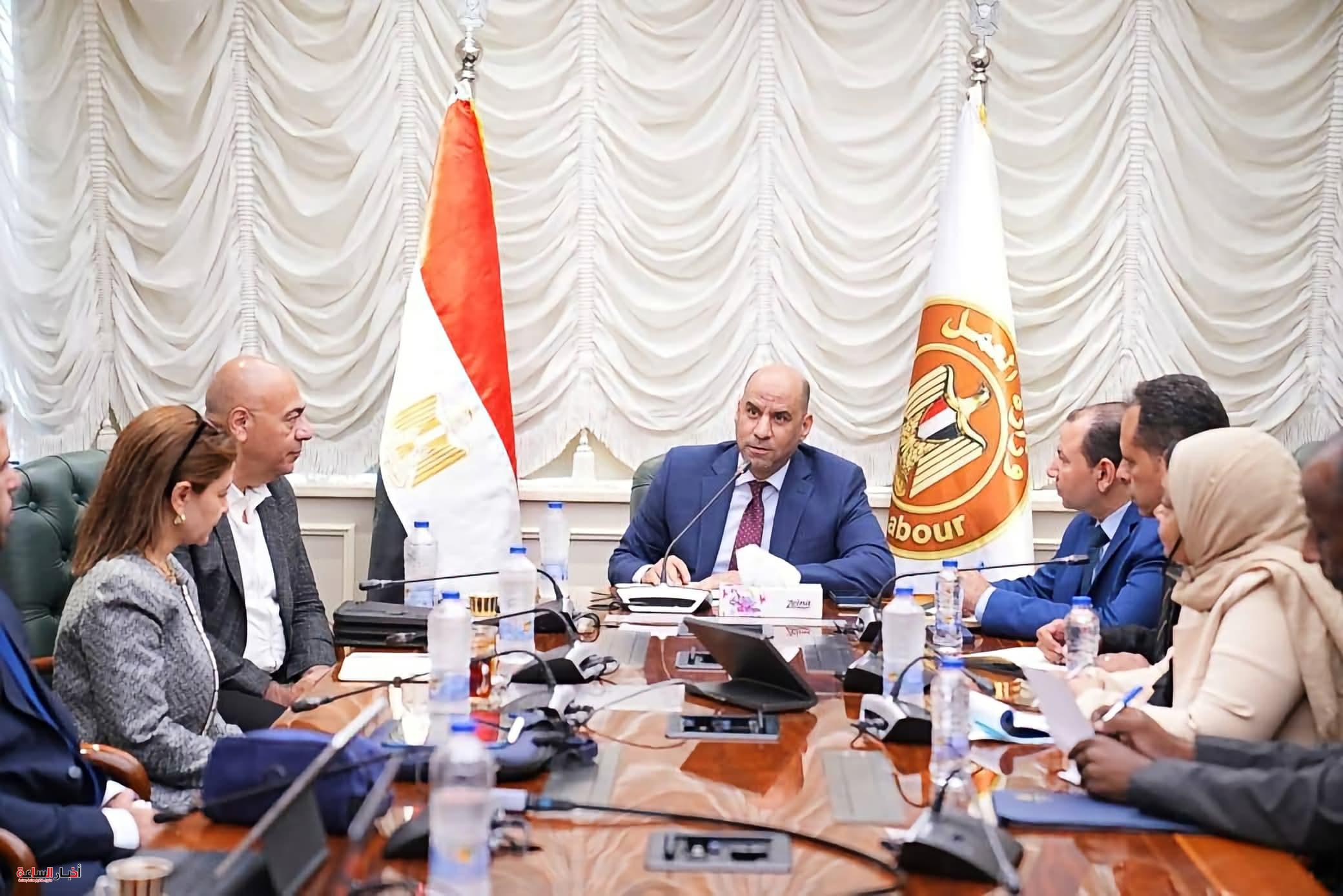 وزير العمل يستعد لإطلاق منظومة رقمية موحدة لتصاريح عمل الأجانب لدعم الاستثمار