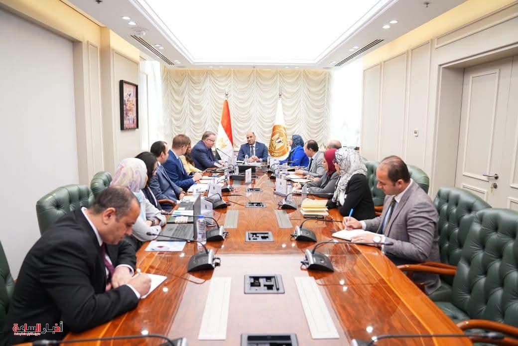 وزير العمل يوجّه بسرعة تنفيذ استراتيجية التشغيل لتوفير 1.4 مليون فرصة سنويًا